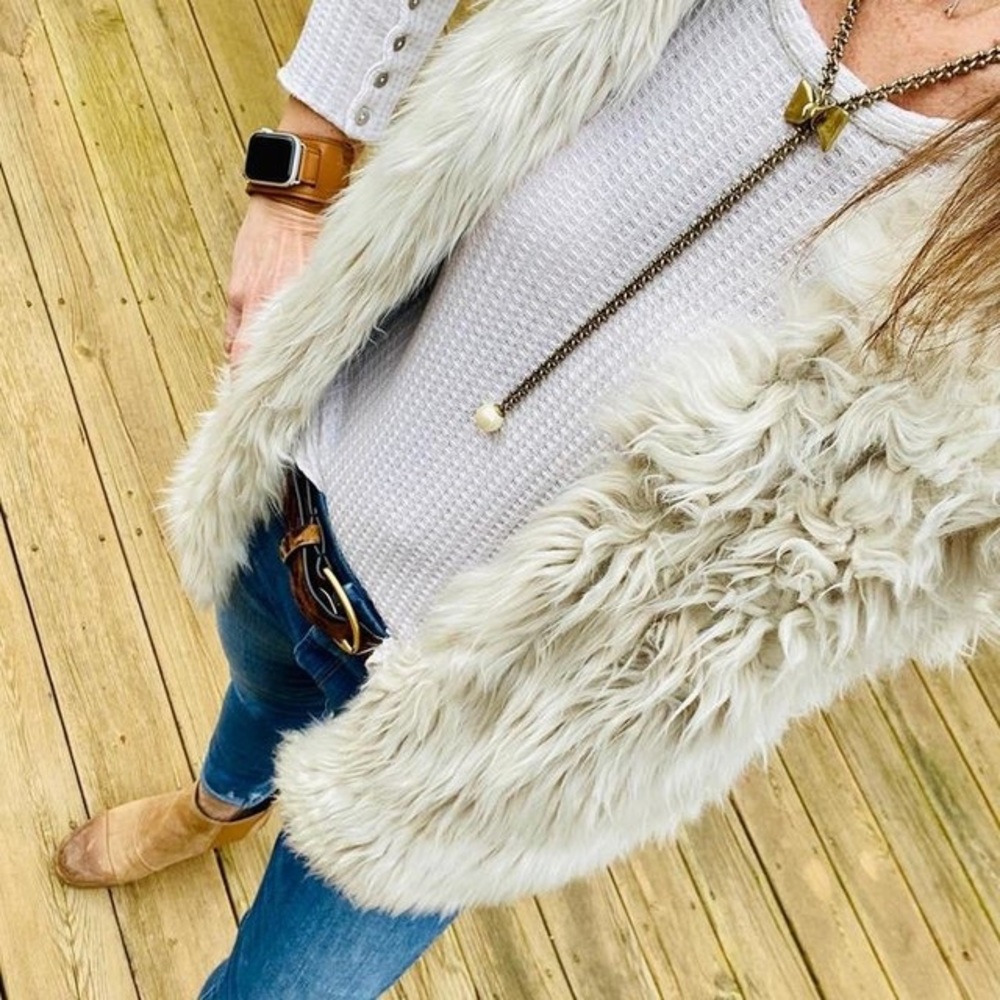 Stella & Dot - The Lady Bow-Lo